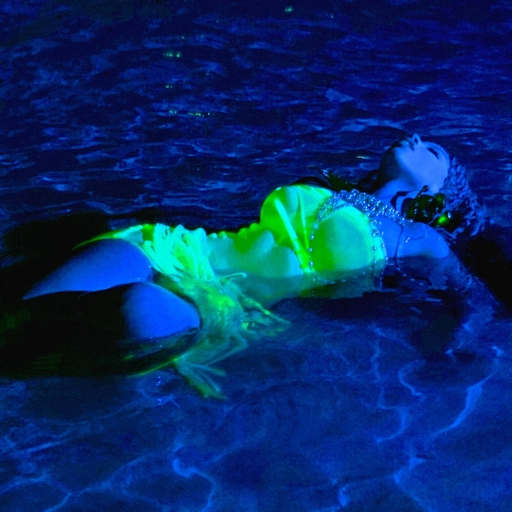 偷看老师自慰XXXX
